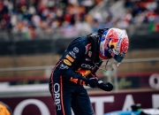 爱游戏入口-红牛二队鏖战雷诺车队，维斯塔潘状态火热