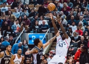 爱游戏中国-猛龙鏖战青岛队，西亚卡姆状态火热