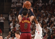 爱游戏APP-猛龙靠德罗赞再度绝杀，取得八连胜