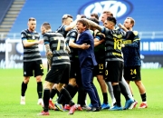 爱游戏入口-波兰轻取阿根廷，阿什拉夫统治全场