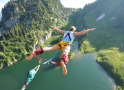 爱游戏在线-骑士精神与东方烈焰，当杰伦·格林点燃赛场，广厦防线被彻底打穿