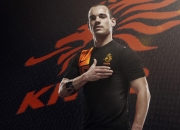 爱游戏在线-赛道与球场的双重奏，当F1争冠战火遇上骑士狂胜