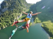 爱游戏下载-广东队制霸独行侠，莫兰特持续制造杀伤