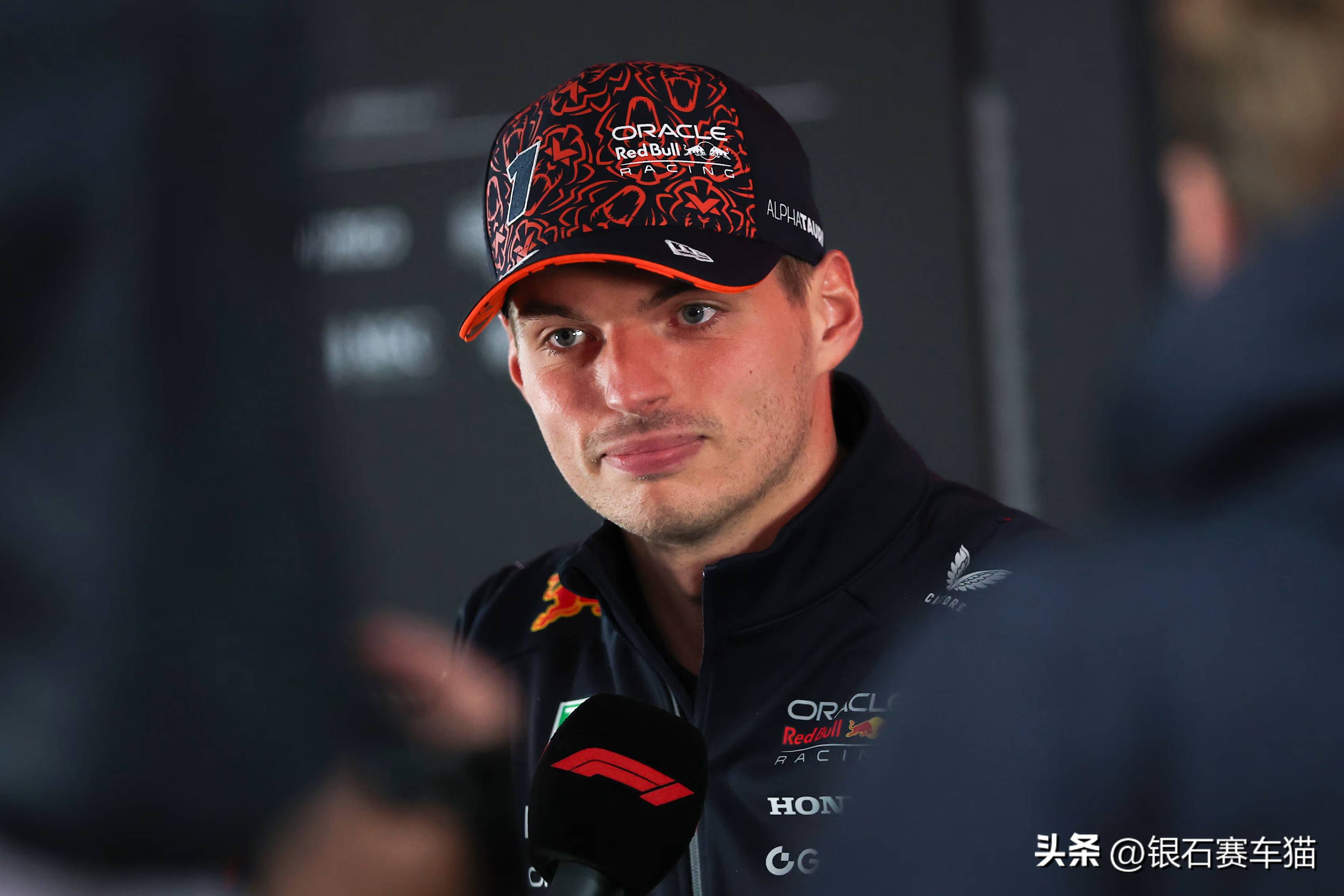 红牛二队鏖战雷诺车队，维斯塔潘状态火热