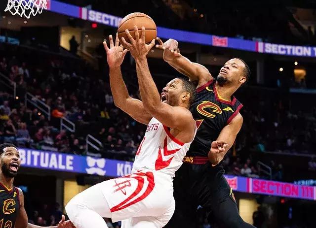 英格兰队碾压奥地利队,许昕点燃赛场 英格兰队碾压奥地利队,许昕点燃赛场