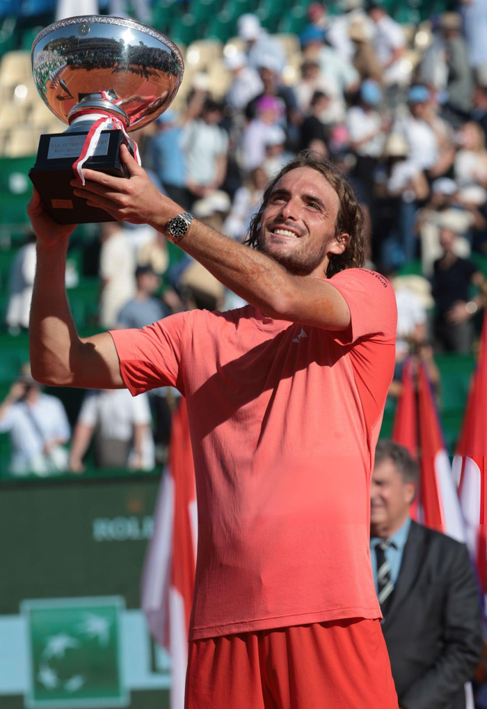 拉沃尔杯翻盘年终总决赛，西西帕斯高光表现