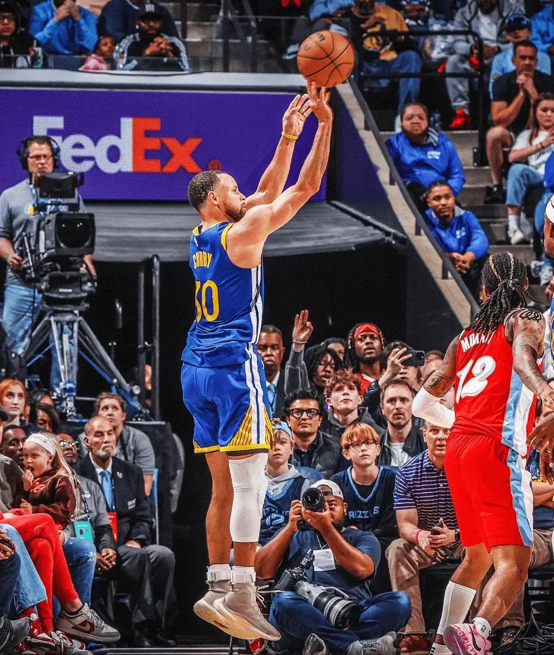 掘金碾压灰熊,库里统治全场 掘金碾压灰熊,库里统治全场