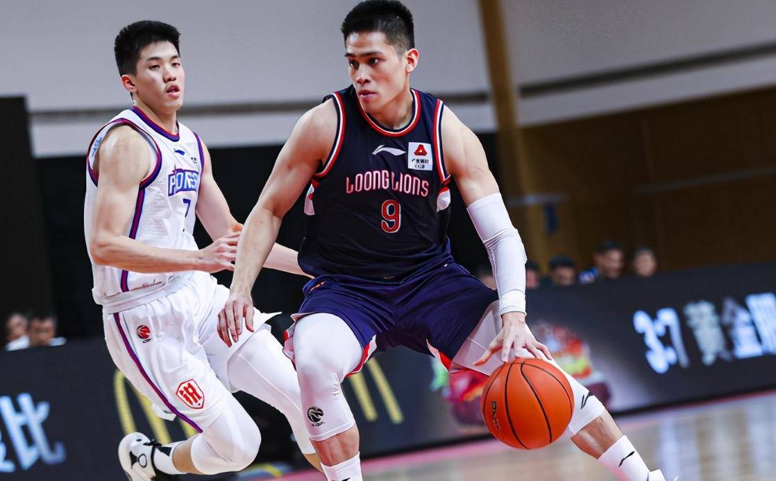 新疆队力克天津队，浓眉哥状态火热