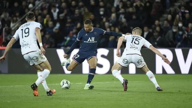 巴黎客场大胜，榜首优势扩大