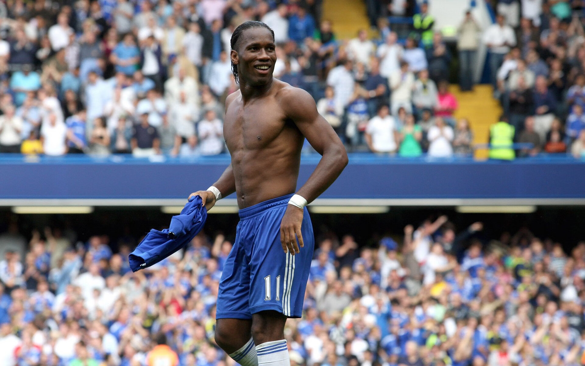 詹姆斯用实力证明自己，开拓者封锁新疆队，跨越篮球世界的双重证明